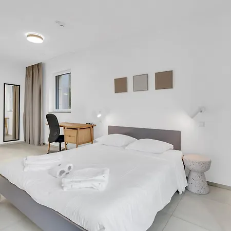 Modern Private Near Kirchberg Lussemburgo