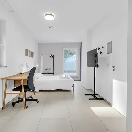 Modern Private Near Kirchberg Appartamento