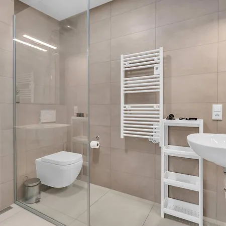Modern Private Near Kirchberg Lussemburgo
